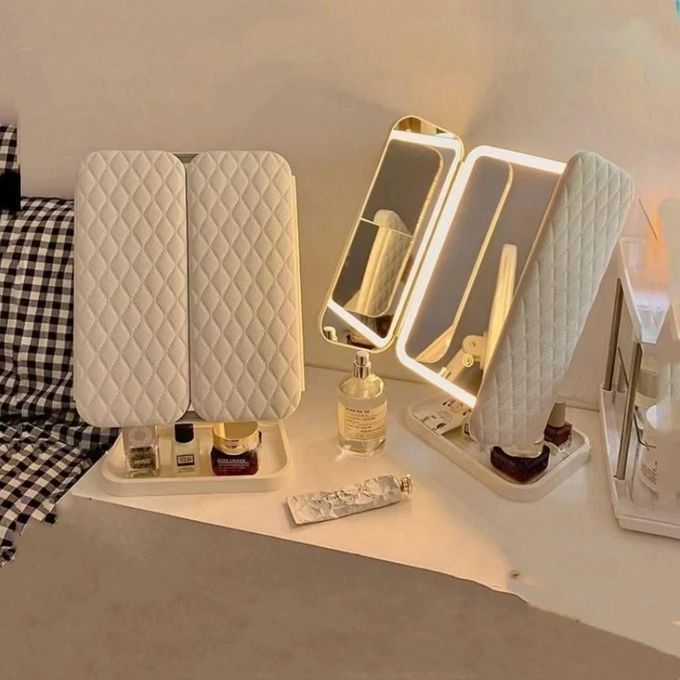 مرآة مكياج ثلاثية الطي بإضاءة LED
